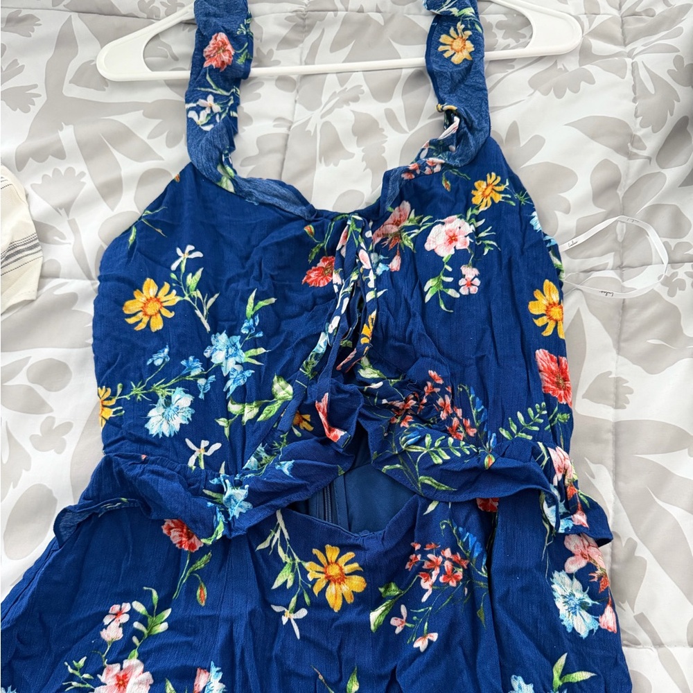 NWOT Cutout Ruffled Romper - Picture 6 of 6
